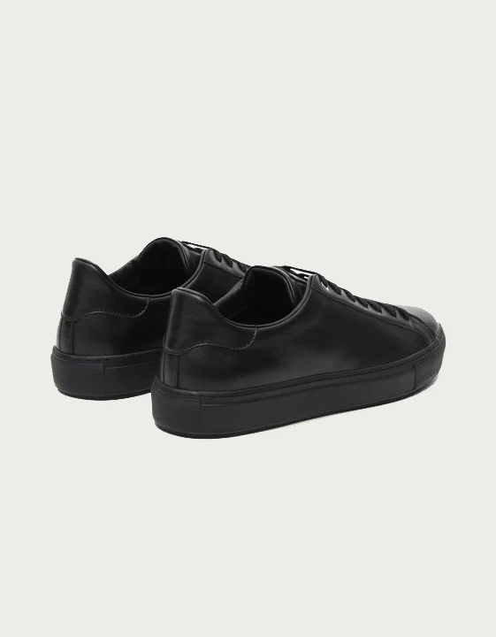 Classic Black Sneaker